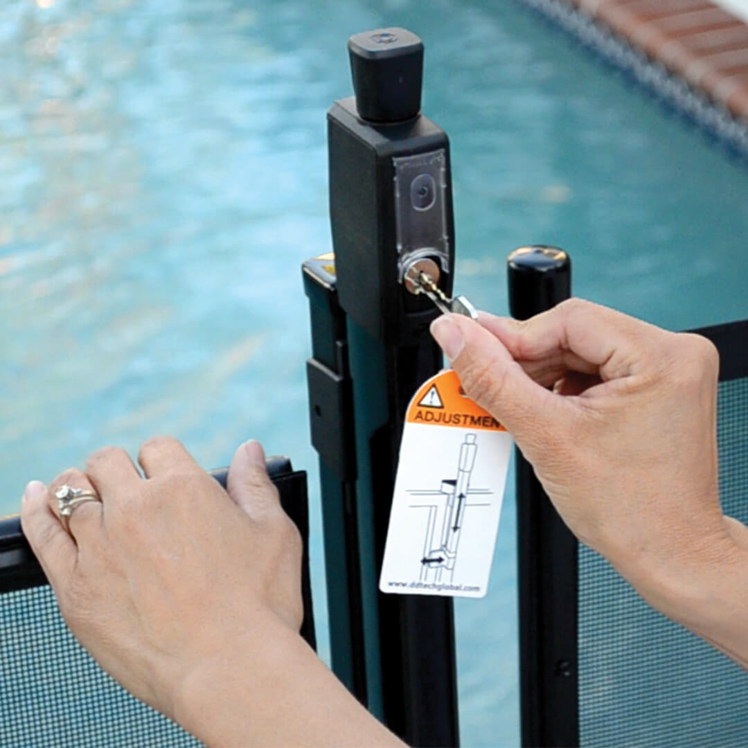 Magna-Latch Pool Fence Gate with Key & Lock